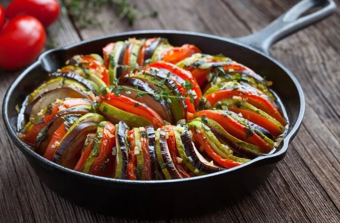 Kaunistage tomatite ja suvikõrvitsaga